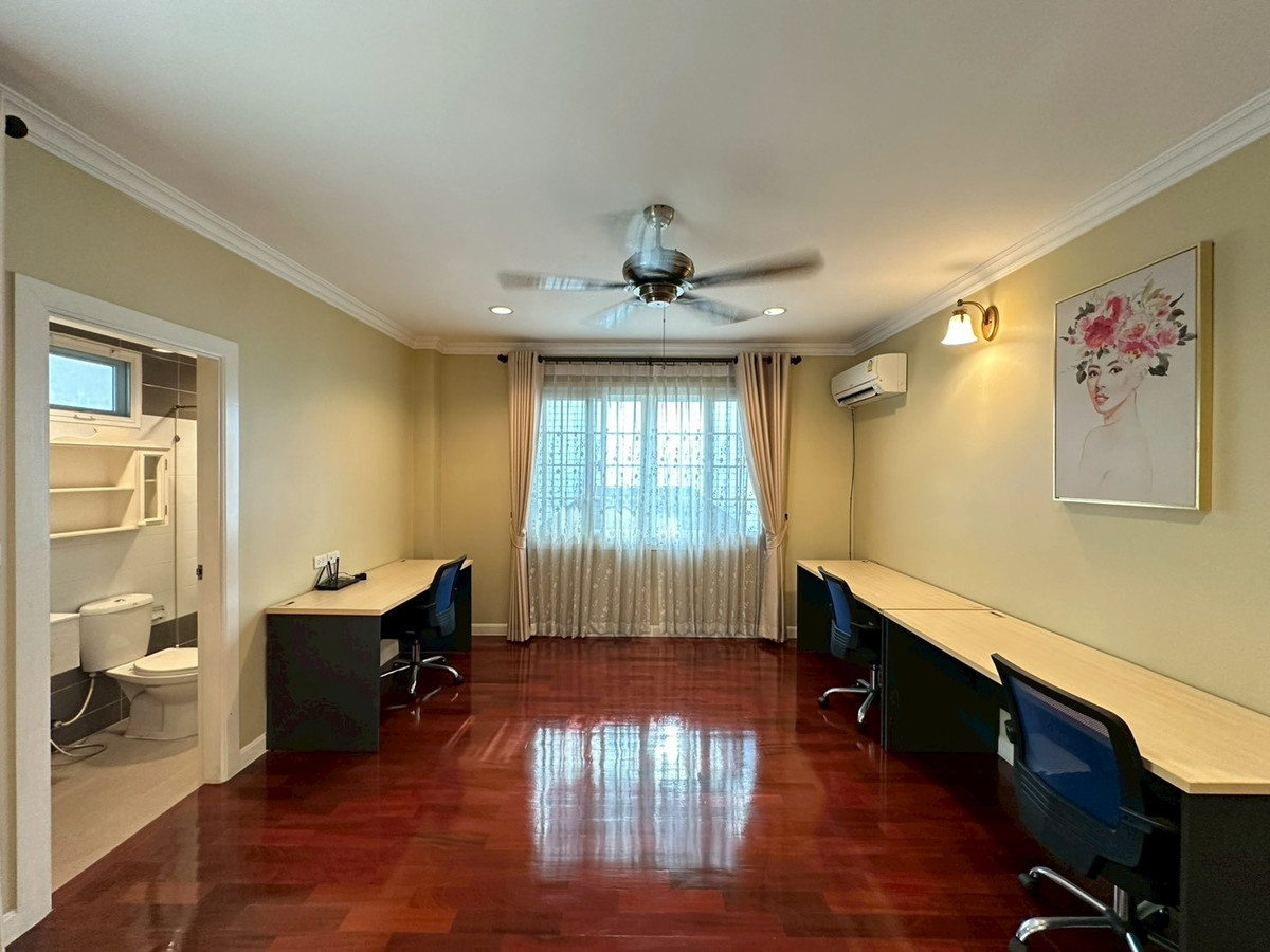 For RentHouseBangna, Bearing, Lasalle : ✨Luxury house for rent 3 floors, next to Srinakarin Road, 5 bedrooms, fully furnished, near the mall, near BTS Sri Udom, convenient travel, ready to move in.
