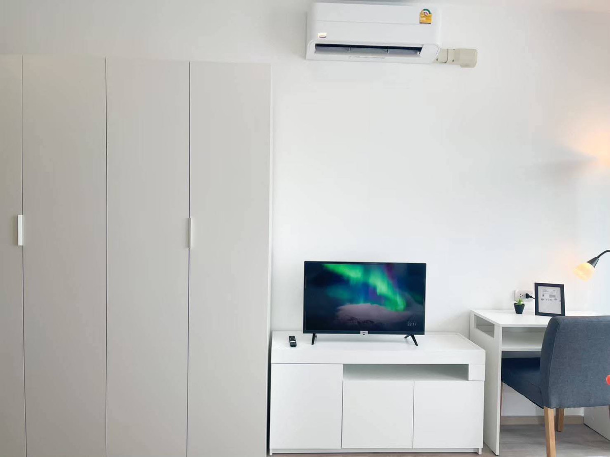 For RentCondoPattanakan, Srinakarin : Condo for rent, Hua Mak Interchange location. Can walk to the skytrain, fully furnished.