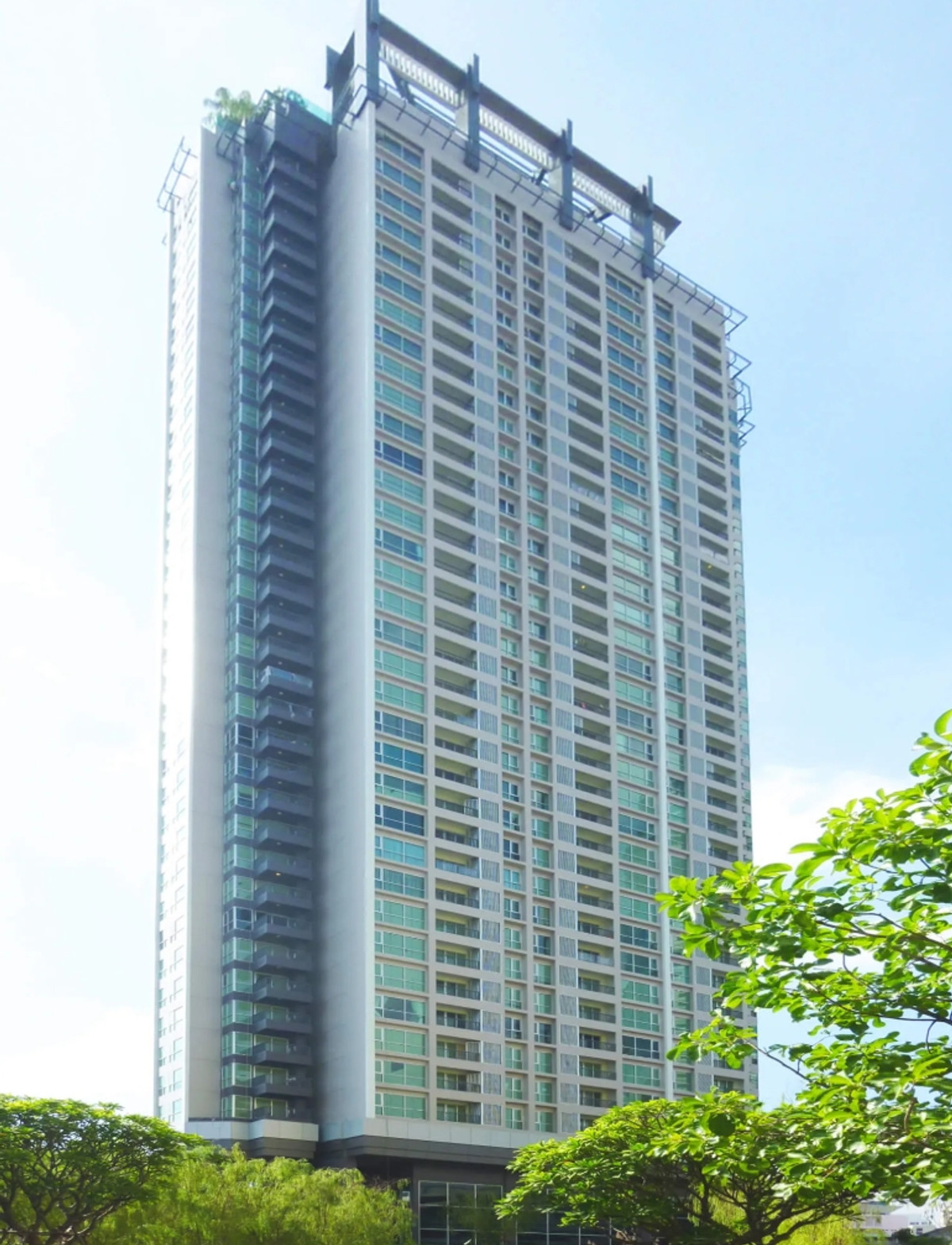 For RentCondoSathorn, Narathiwat : ✨ For Rent: Rhythm Sathorn Condo ✨ 💰 Only 18,000 THB/month