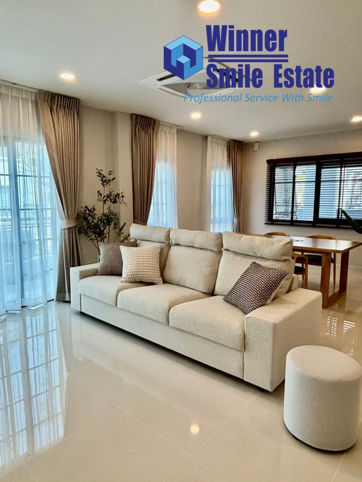 For RentHouseBangna, Bearing, Lasalle : Single house for rent at Centro Bangna Phase 2, located next to Mega Bangna. Beautifully furnished and fully equipped. Convenient transportation.