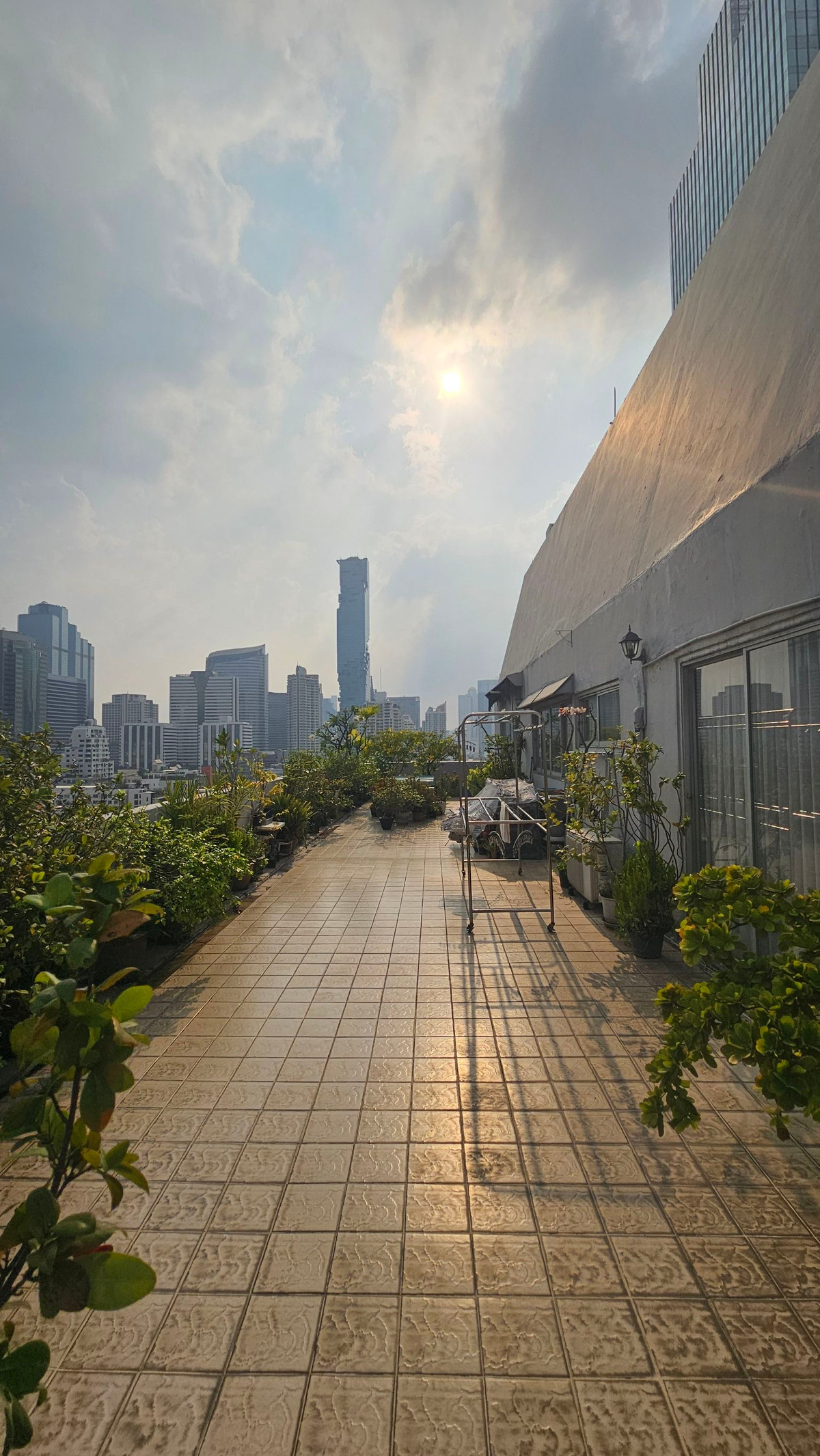 ขายคอนโดสีลม ศาลาแดง บางรัก : 🔥 Rare Item : Penthouse with Big Balcony for Sale in the Heart of Silom