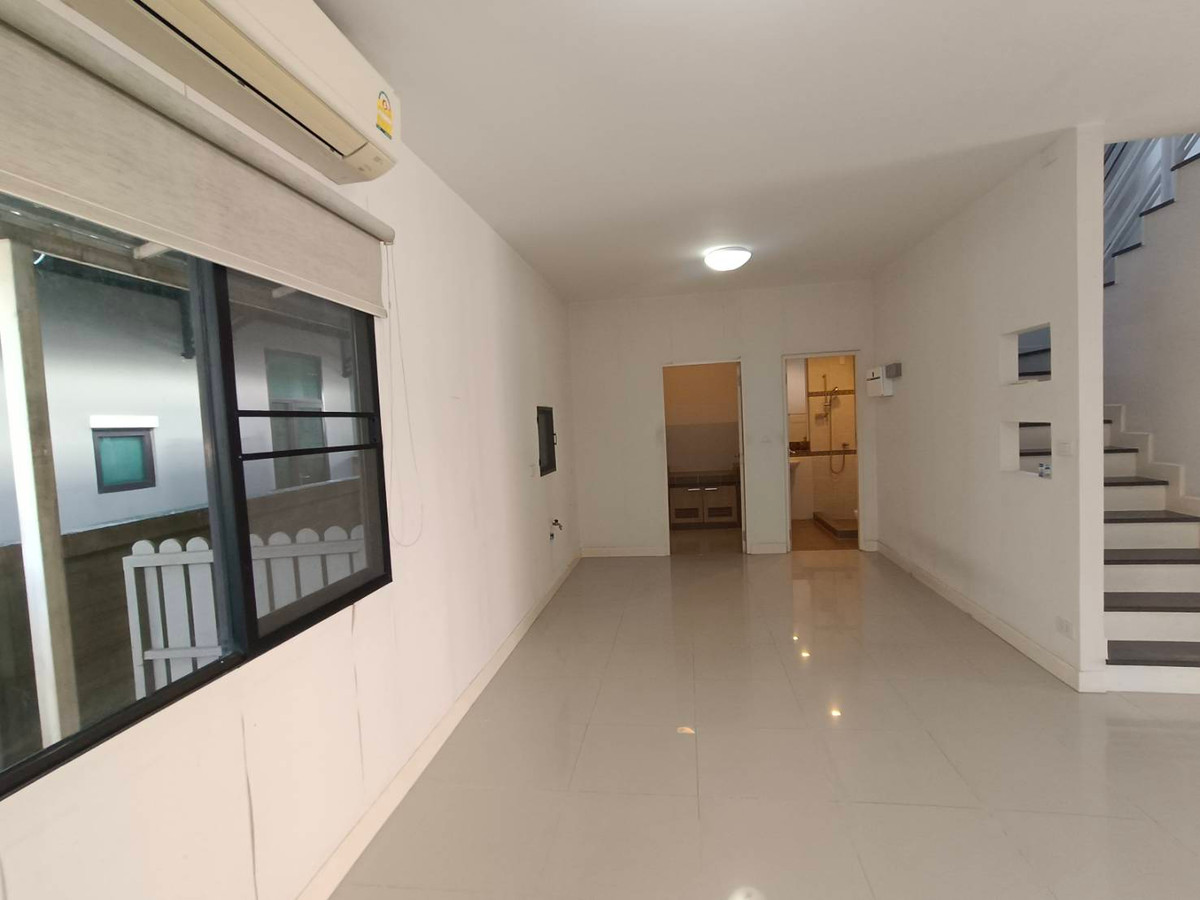 ขายบ้านนวมินทร์ รามอินทรา : ขายถูก  บ้านเดี่ยว 2 ชั้น หมู่บ้านพร้อมพัฒน์ ไพร์ม   หลังมุม หันหน้าทิศเหนือ ใกล้ซาฟารีเวิลด์ 