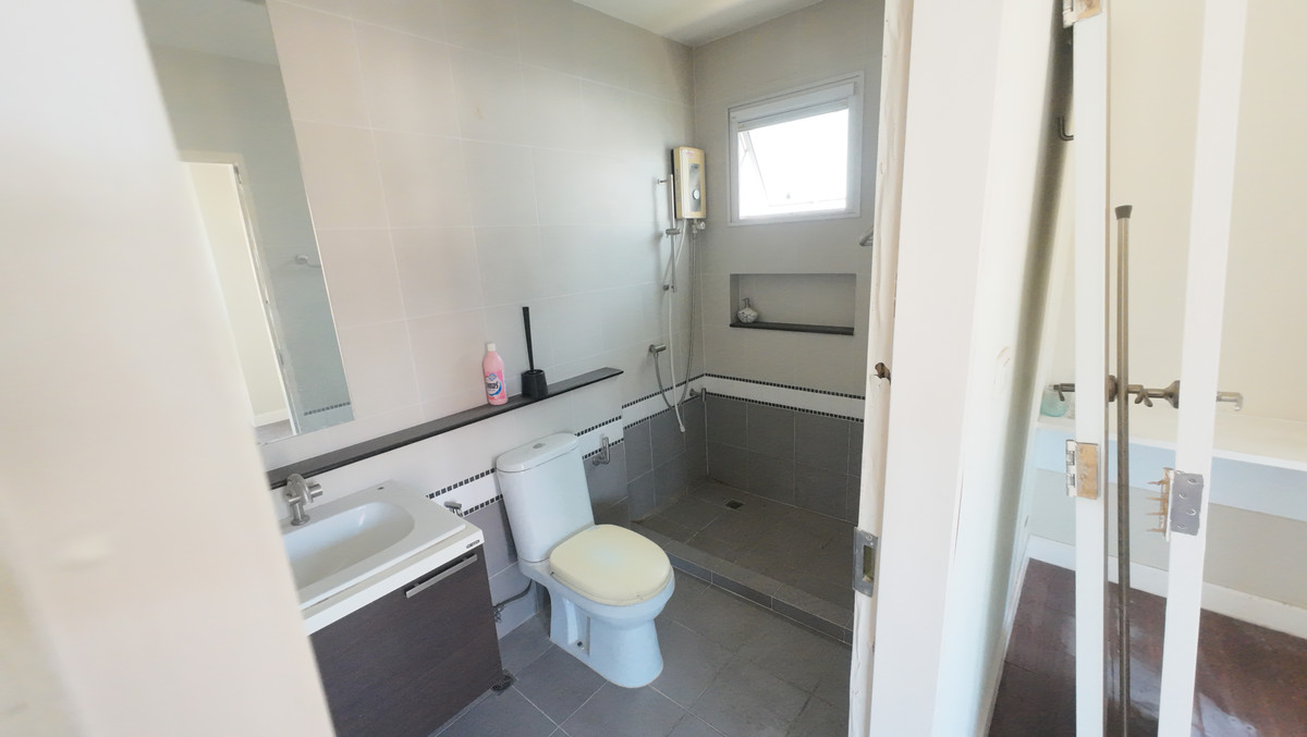 For SaleMin Buri, Romklao : Semi-detached house with detached house feel, Prompat Priva, lots of space, 144 sq m., project main line. Answering the needs of starting families