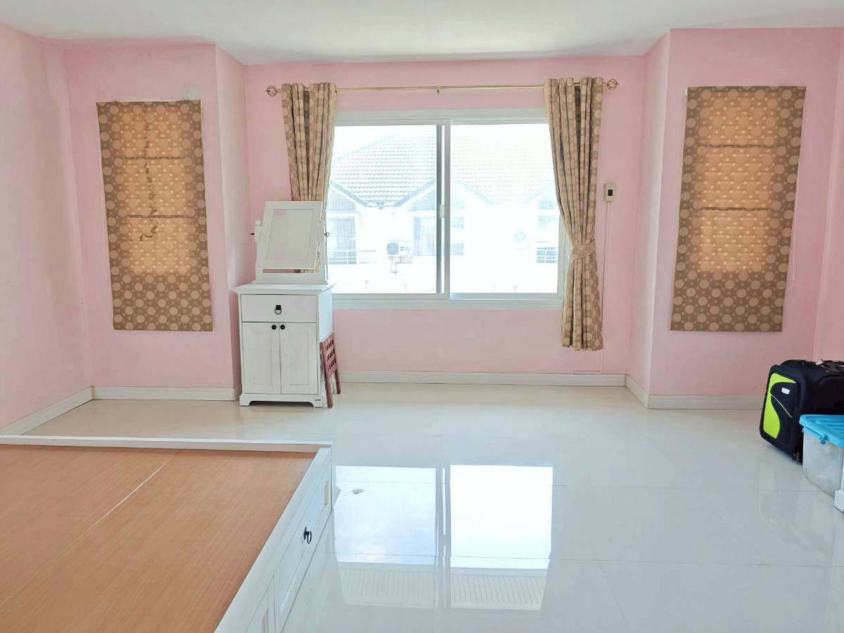 For SaleTownhomeRattanathibet, Sanambinna : 🏡✨ Urgent sale, 3-story townhome, newly renovated, ready to move in.