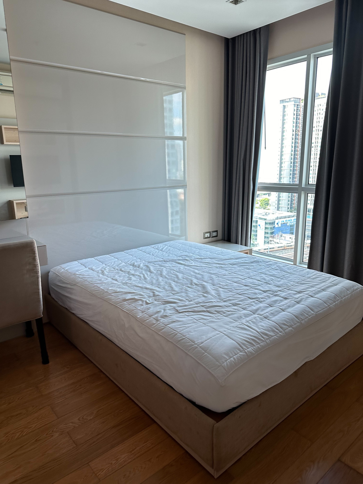 ให้เช่าคอนโดพระราม 9 เพชรบุรีตัดใหม่ RCA : ดิ แอดเดรส อโศก 45 ตร.ม. ห้องพร้อมอยู่ เพียง 500 เมตร จาก MRT เพชรบุรี