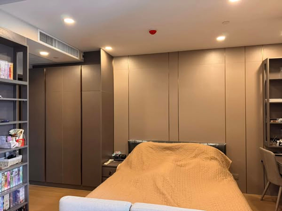 For SaleCondoSiam Paragon ,Chulalongkorn,Samyan : Ashton Chula Silom【𝐒𝐄𝐋𝐋 & 𝐑𝐄𝐍𝐓】🔥A premium image; calm and composed, yet subtly powerful and confident.🔥 Contact Line ID: @hacondo