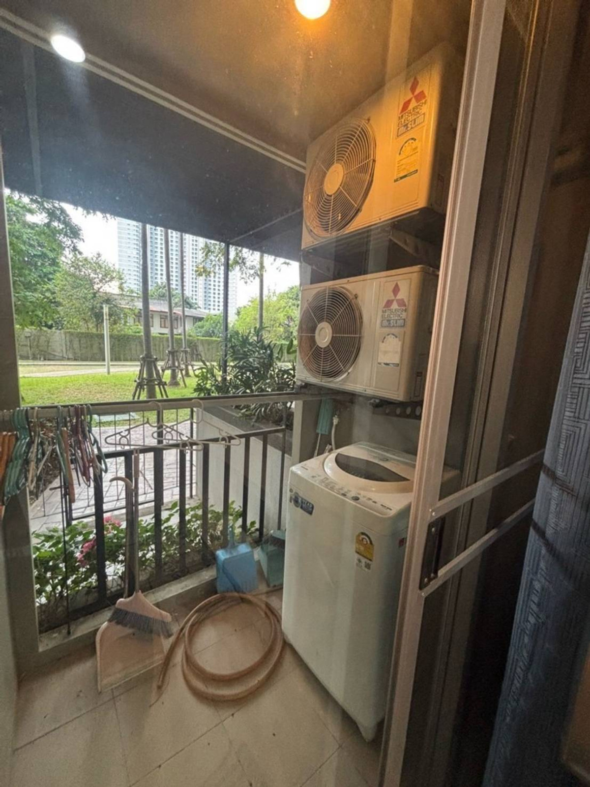 For RentCondoPattanakan, Srinakarin : Next to the BTS Yellow Line, Hua Mak Station.