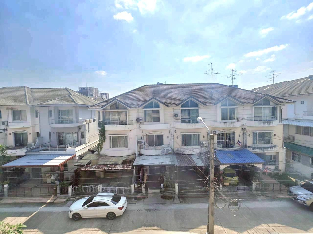 For SaleTownhomeRattanathibet, Sanambinna : 🏡✨ Urgent sale, 3-story townhome, newly renovated, ready to move in.