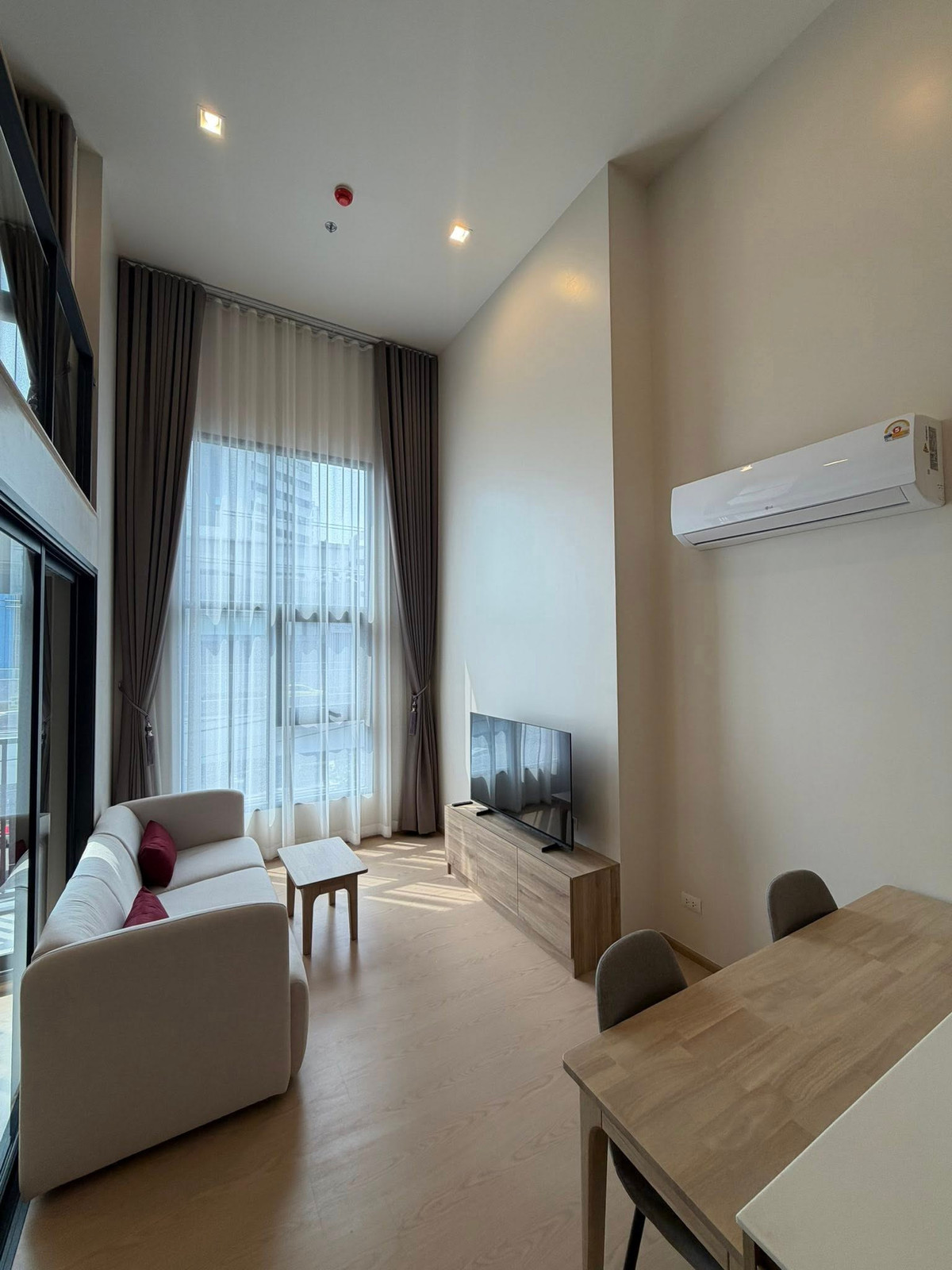 ให้เช่าคอนโดพระราม 9 เพชรบุรีตัดใหม่ RCA : ให้เช่าคอนโดใหม่ The Base urban rama9 ไม่เคยมีผู้เช่า