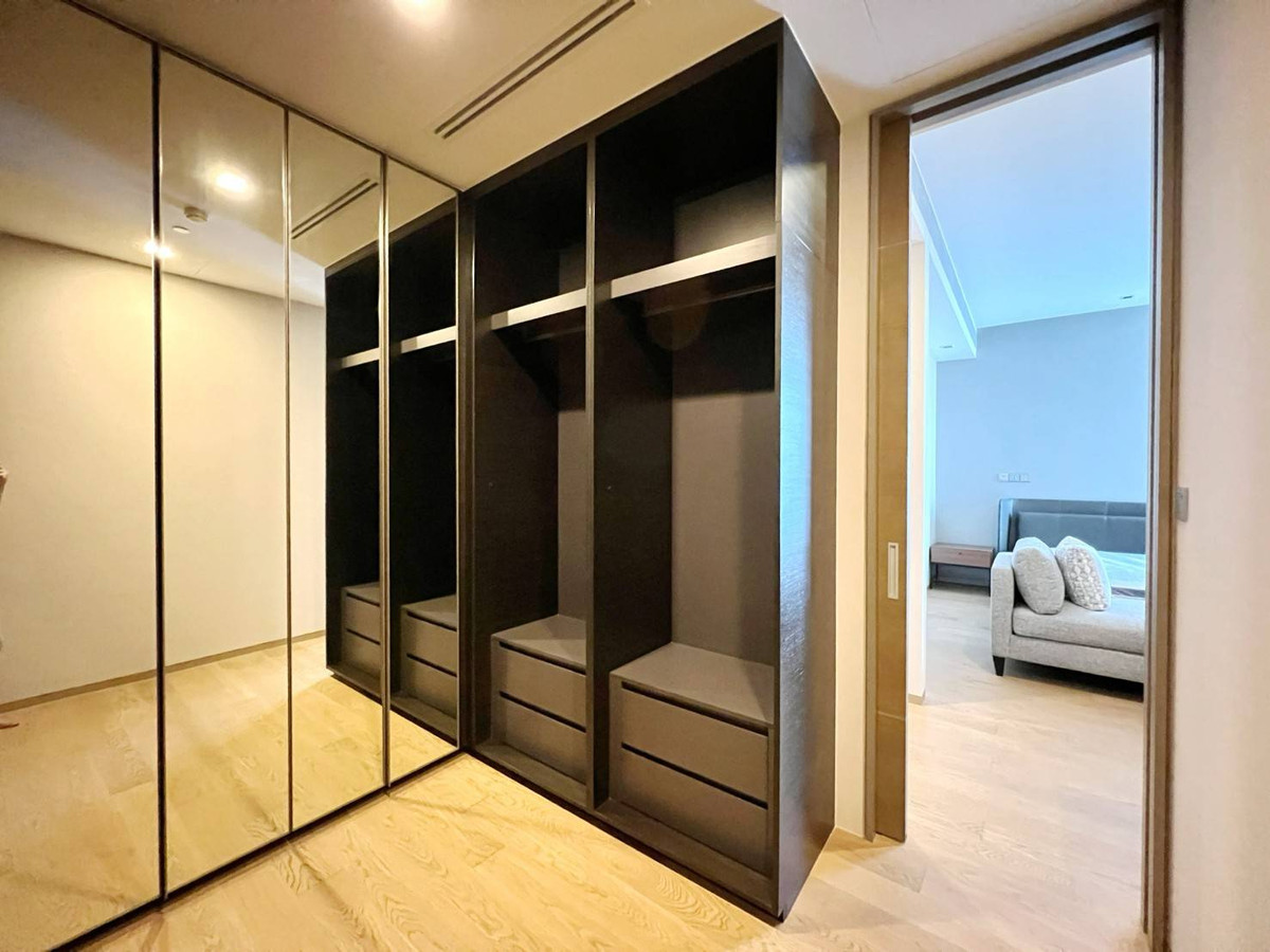 For RentCondoSilom, Saladaeng, Bangrak : Saladaeng One / Rare Item 3 Bed park view ready to move in. / 3 bed 224 sq.m.Tel. 0937890899