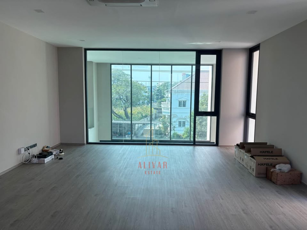 Home OfficeOnnut, Udomsuk : RH023726 for sale/rent, home office, 3.5 floors, 4 bedrooms, with private elevator at MYST Onnut-Srinakarin, near MRT Yellow Line, Sri Nut Station, only 450 m.