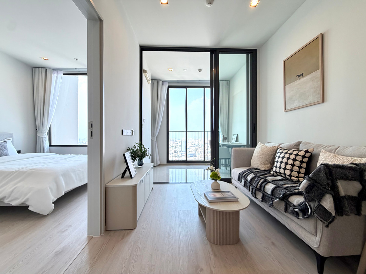 For SaleCondoWongwianyai, Charoennakor : Here it is, the room in the north corner. Plus+extra large room, view of the water curve, cool all year. Call 0946503223