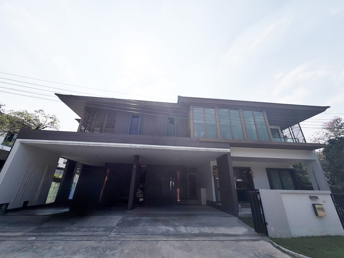 For RentHousePattanakan, Srinakarin : Single house, Burasiri Phatthanakan, 6 bedrooms, 6 bathrooms, 1 bathtub, 1 Buddha room, 2 living rooms, 4 parking spaces, AMANWANA house style.