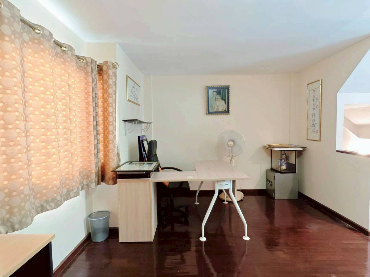 For SaleTownhomeRattanathibet, Sanambinna : 🏡✨ Urgent sale, 3-story townhome, newly renovated, ready to move in.