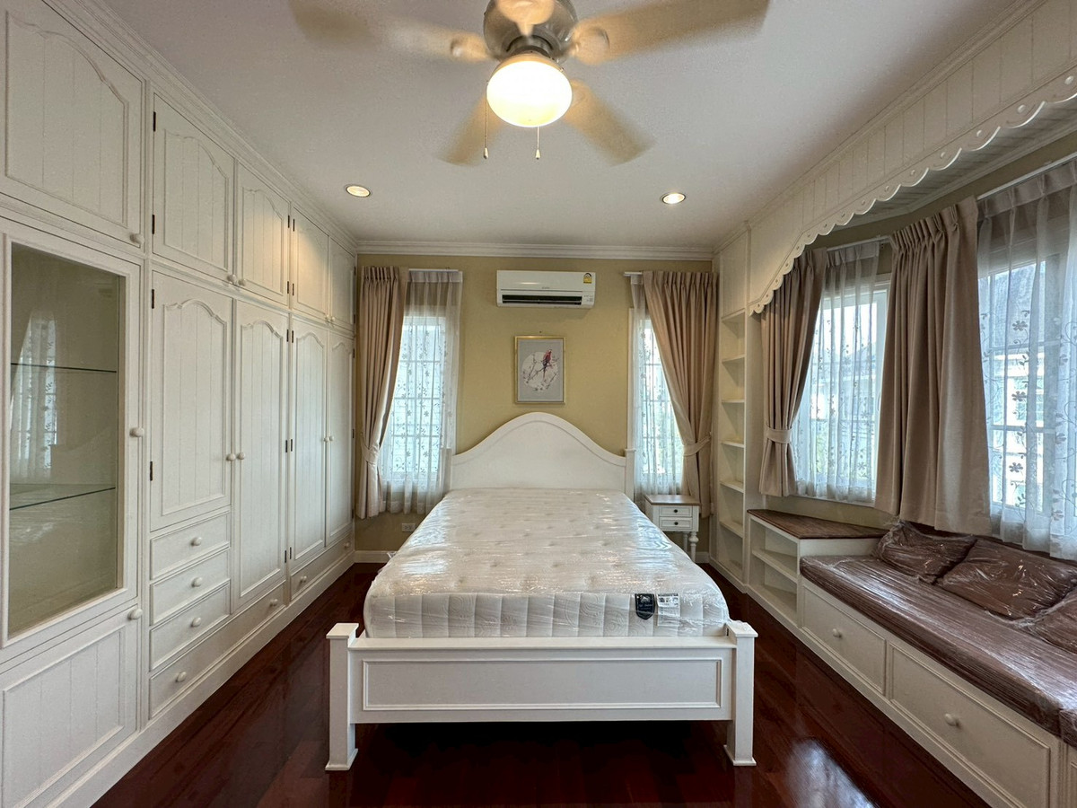 For RentHouseBangna, Bearing, Lasalle : ✨Luxury house for rent 3 floors, next to Srinakarin Road, 5 bedrooms, fully furnished, near the mall, near BTS Sri Udom, convenient travel, ready to move in.