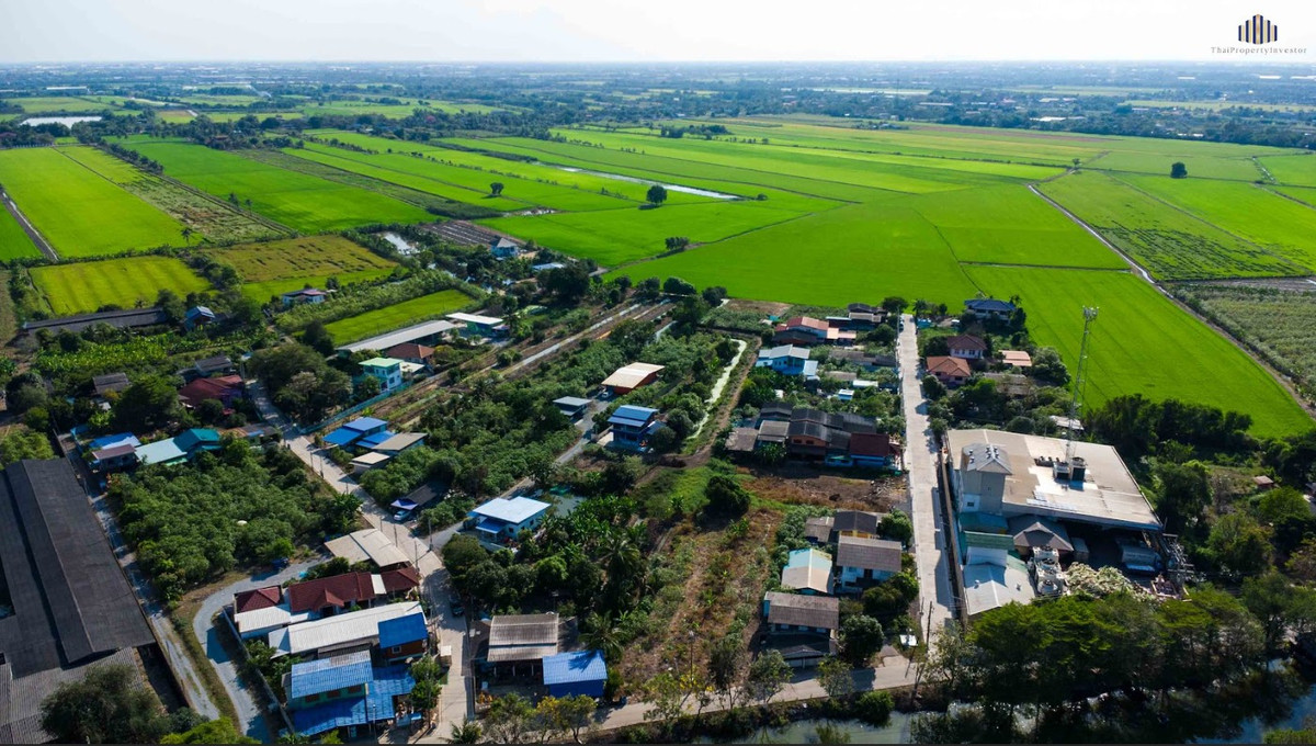 ขายที่ดินปทุมธานี รังสิต ธรรมศาสตร์ : ที่ดิน 20 ไร่ ใกล้ถนนปทุม-บางเลน 1 กม. ขายที่ดินลาดหลุมแก้ว เลียบคลองระแหง เหมาะลงทุนพัฒนา