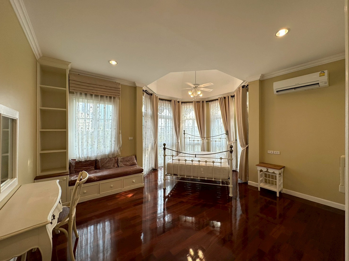 For RentHouseBangna, Bearing, Lasalle : ✨Luxury house for rent 3 floors, next to Srinakarin Road, 5 bedrooms, fully furnished, near the mall, near BTS Sri Udom, convenient travel, ready to move in.