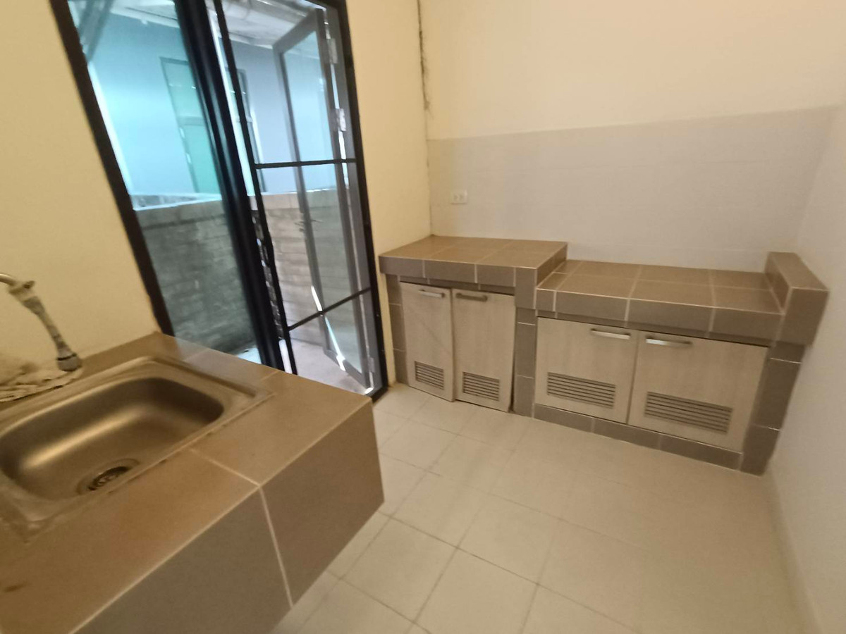 ขายบ้านนวมินทร์ รามอินทรา : ขายถูก  บ้านเดี่ยว 2 ชั้น หมู่บ้านพร้อมพัฒน์ ไพร์ม   หลังมุม หันหน้าทิศเหนือ ใกล้ซาฟารีเวิลด์ 