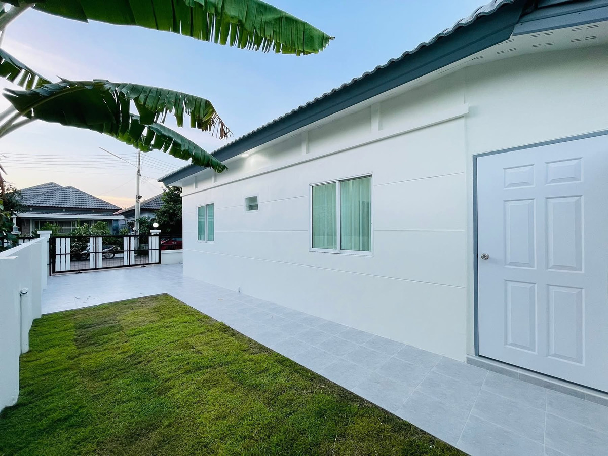 For SaleHousePattaya, Bangsaen, Chonburi : Ratanakorn Village 24 / 2 Bedrooms (FOR SALE) BEWN058