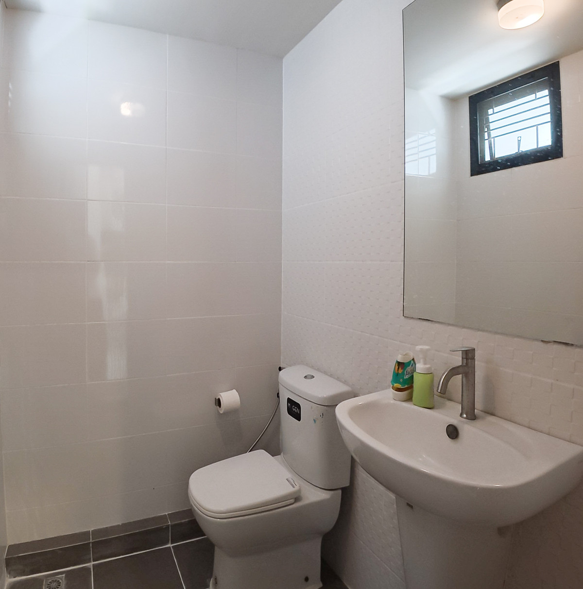 For SaleTownhomeSamut Prakan,Samrong : Cheap 3-story townhome for sale, Liabwongwaen Road, Bangna-On Nut, eco space project, near Mega Bangna, Ramkhamhaeng University 2.