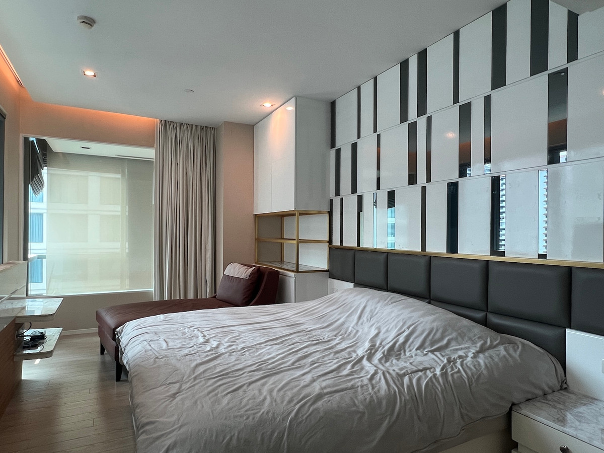 ขายคอนโดสุขุมวิท อโศก ทองหล่อ : คอนโด 2 ห้องนอน ดูแพล็กซ์ มีระเบียง ใกล้รถไฟฟ้าอโศก