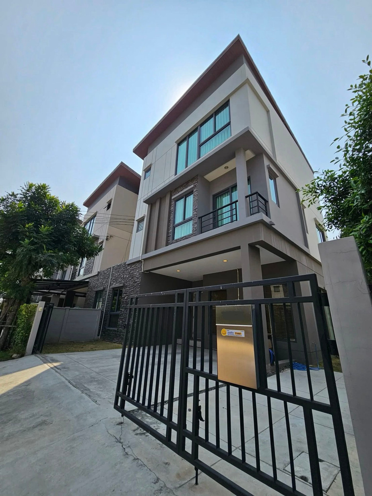For RentHousePattanakan, Srinakarin : Baan Klang Muang The Edition Rama 9 - Krungthep Kreetha / 4 Bedrooms (FOR RENT) BZD138