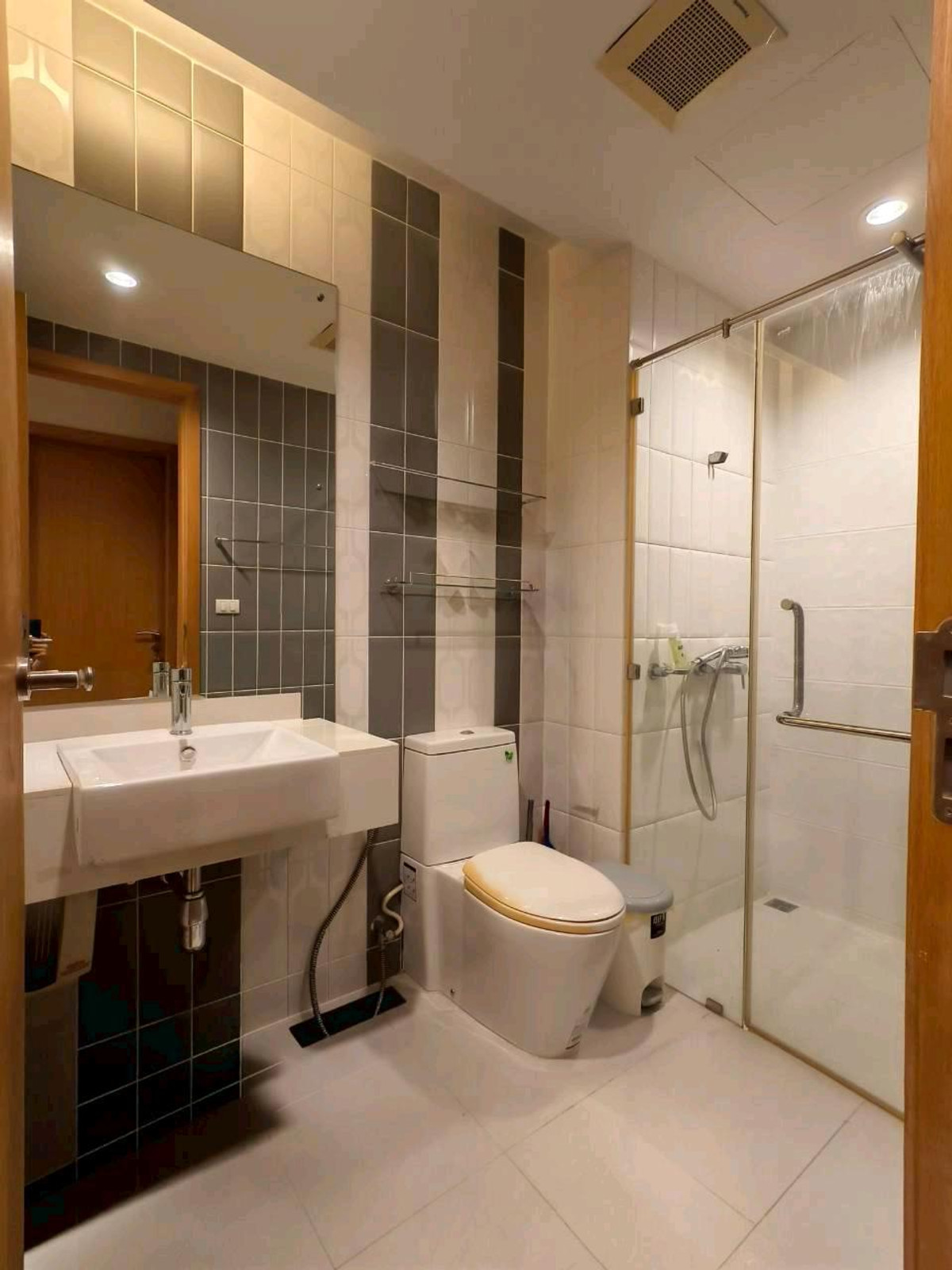 ขายคอนโดพระราม 9 เพชรบุรีตัดใหม่ RCA : ขาย​ Circle Condominium 47 ตร.ม. ใกล้ MRT เพชรบุรี ห้องใหญ่​ วิวโล่ง​ ชั้นสูง