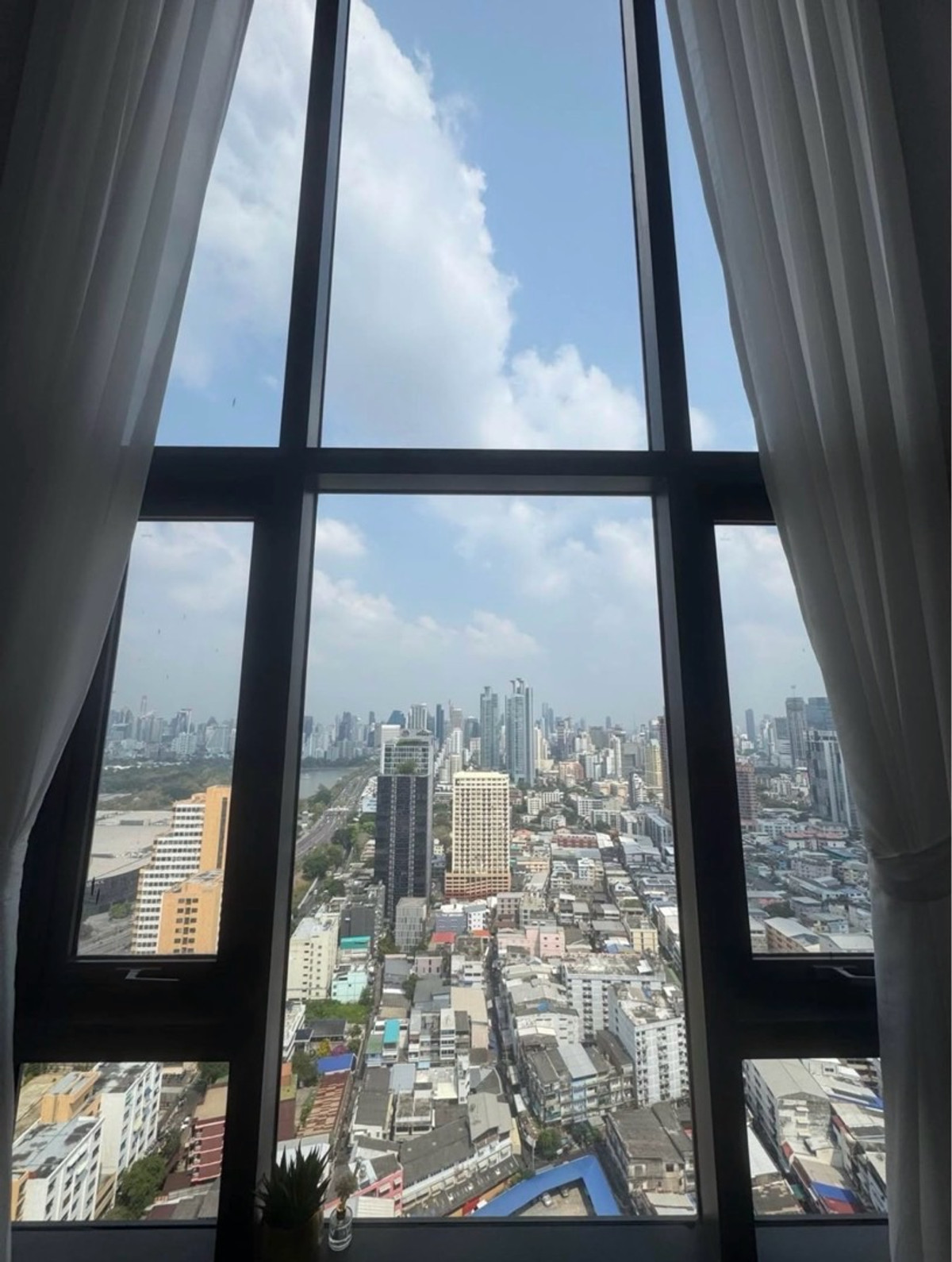 For RentCondoKhlongtoei, Kluaynamthai : For rent Life Rama4-Asoke ☎️ 0912322009