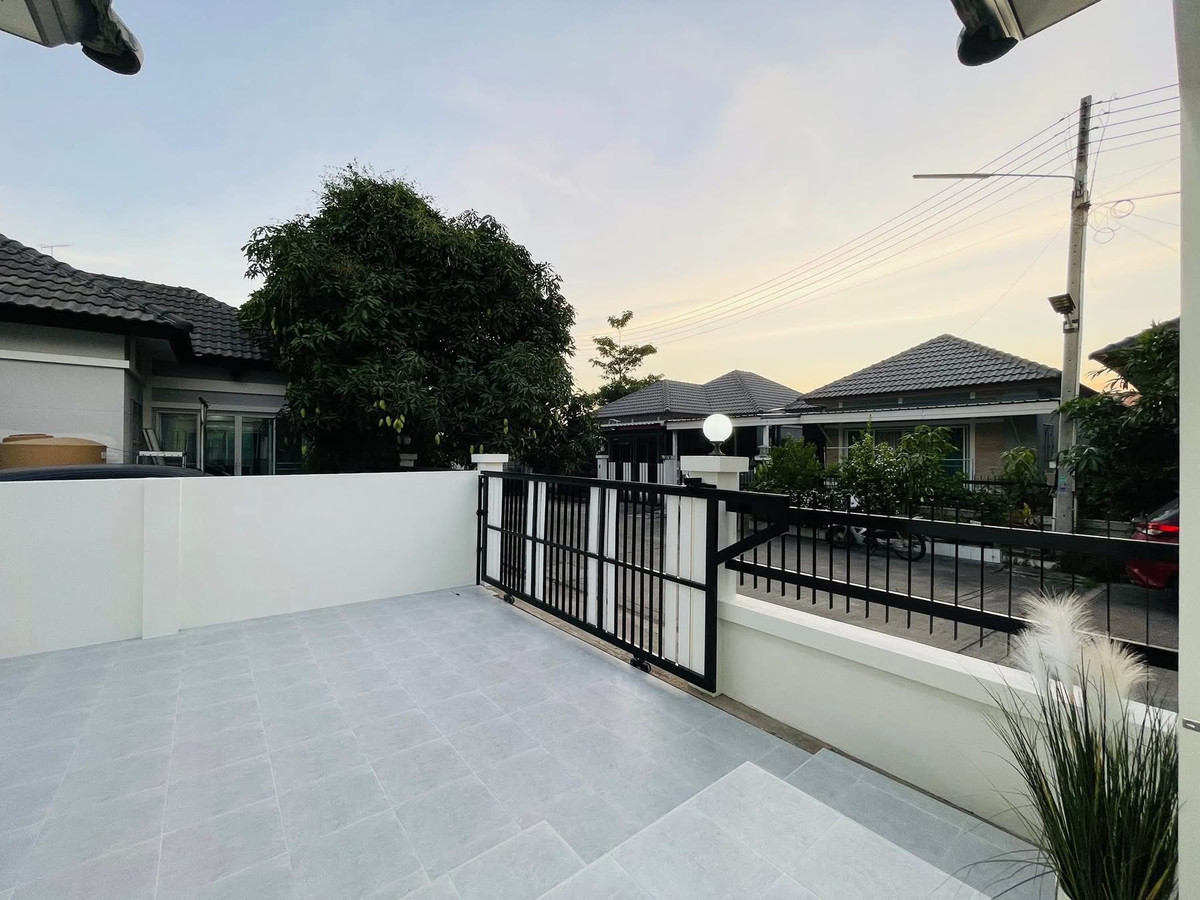 For SaleHousePattaya, Bangsaen, Chonburi : Ratanakorn Village 24 / 2 Bedrooms (FOR SALE) BEWN058