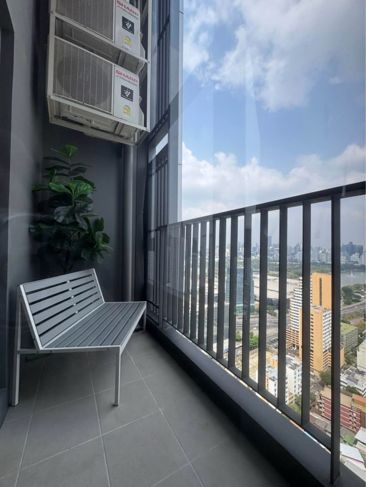 For RentCondoKhlongtoei, Kluaynamthai : For rent Life Rama4-Asoke ☎️ 0912322009