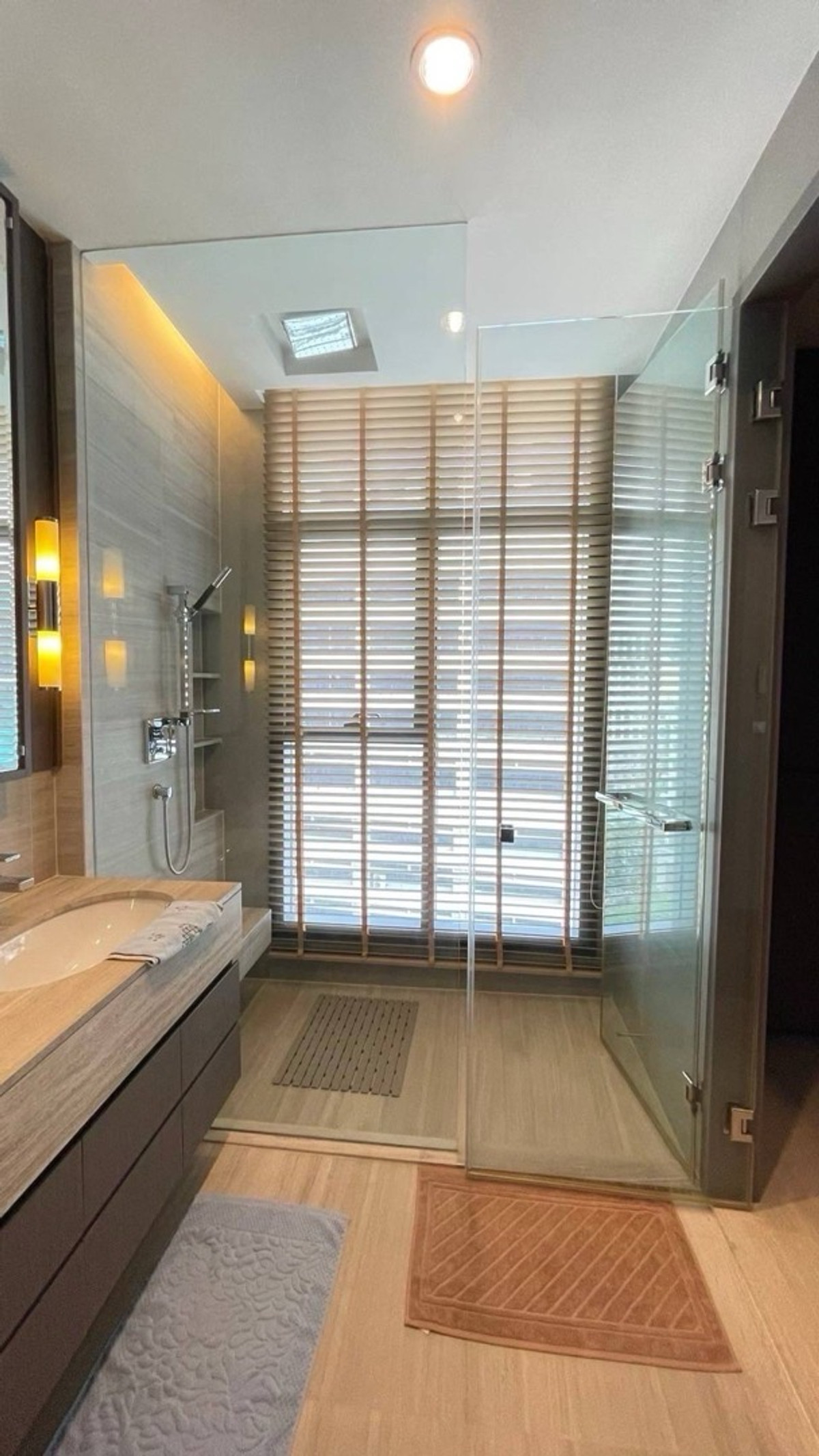 ให้เช่าคอนโดสาทร นราธิวาส : The Diplomat Sathorn. for rent 0816037454