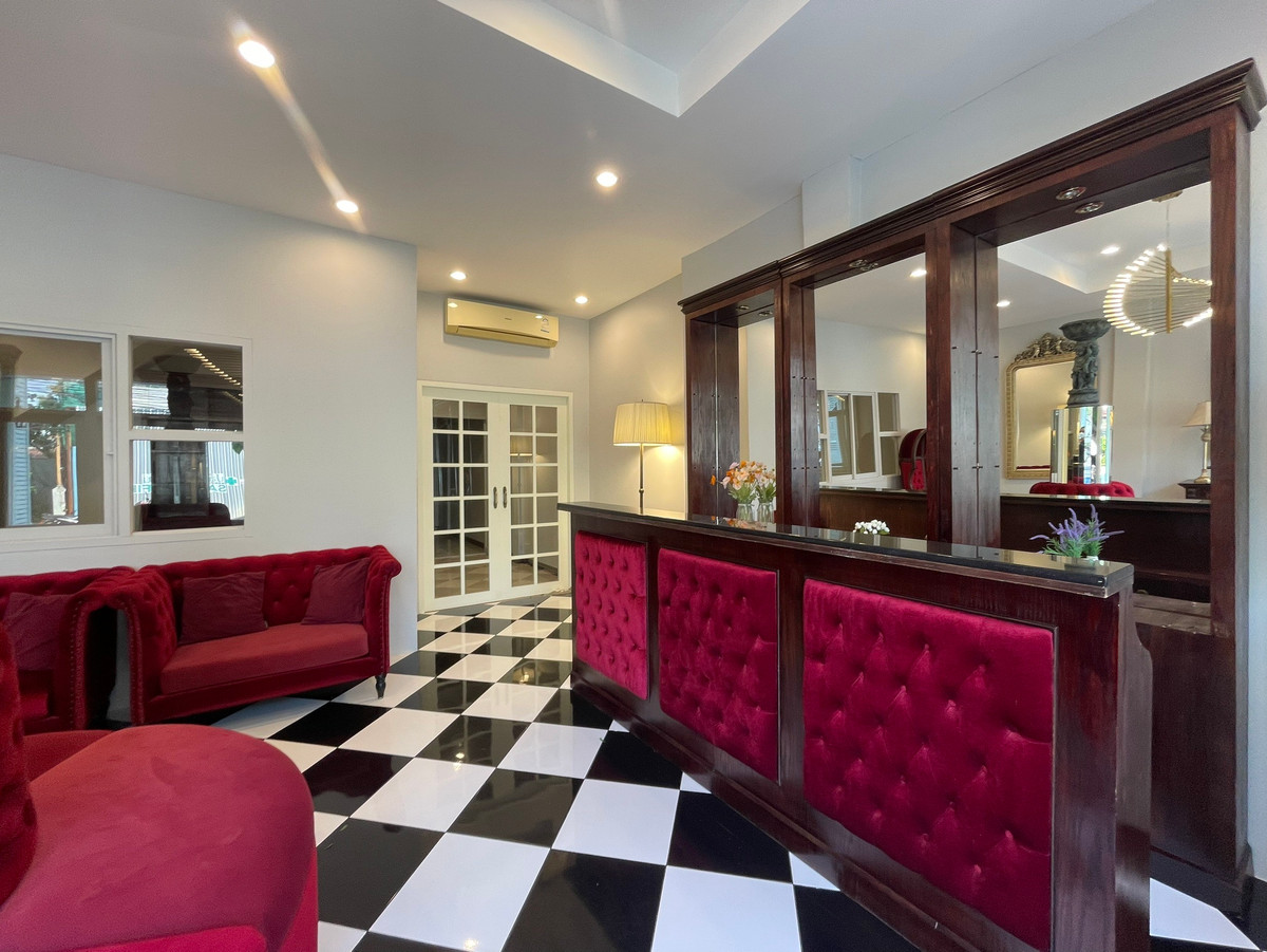 For RentShop HousePattanakan, Srinakarin : 3-storey commercial building for rent, next to Krungthep Kreetha Road, Soi 7, size 26 square meters, upper floor has 5 bedrooms, suitable for doing business. Beauty Clinic, Spa / Wellness, Full Service Beauty Salon Homey style cafe