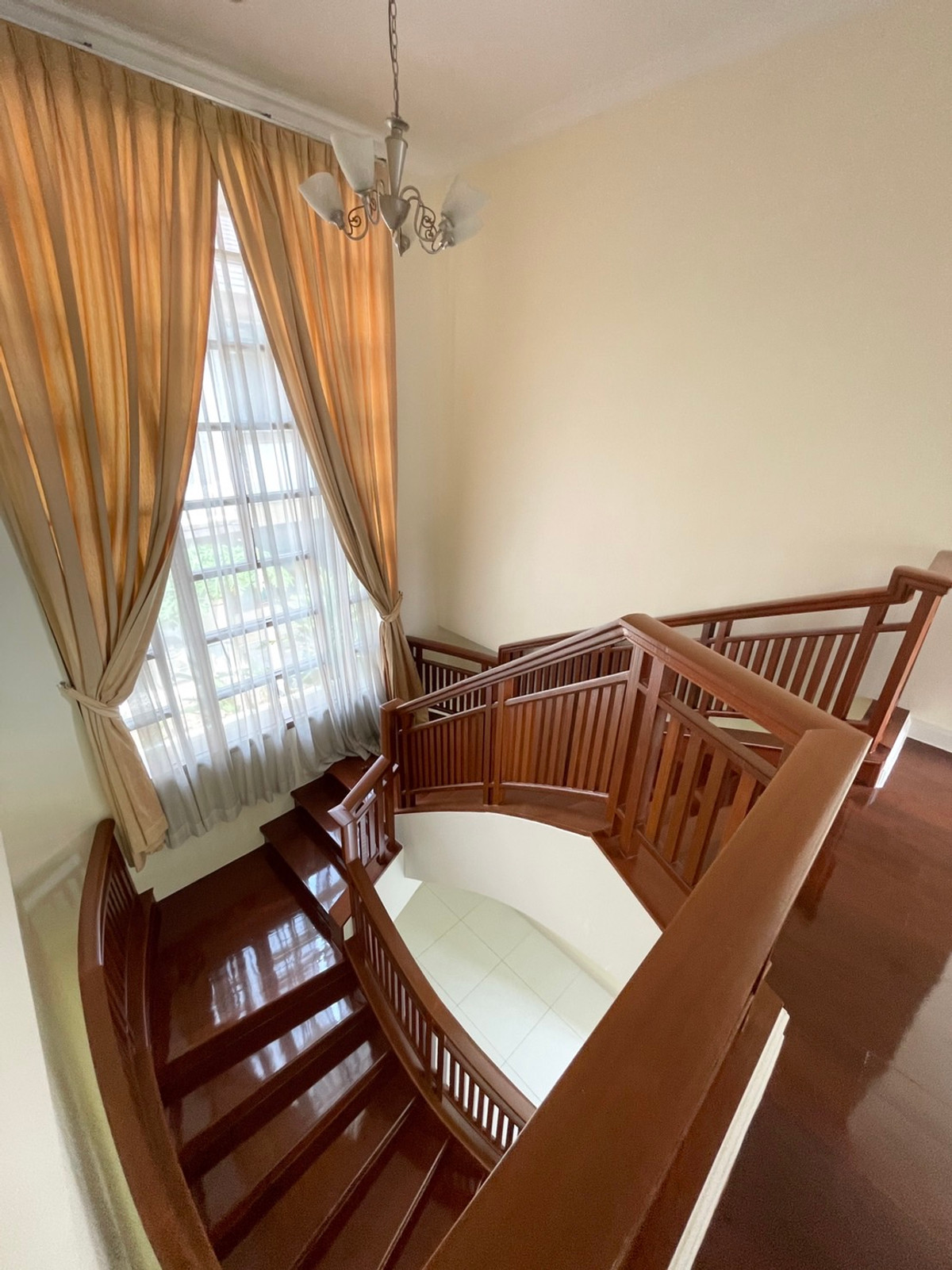 For RentHousePattanakan, Srinakarin : Single house for rent, Phatthanakan-Srinakarin, near Airport link Hua Mak, 5 bedrooms.