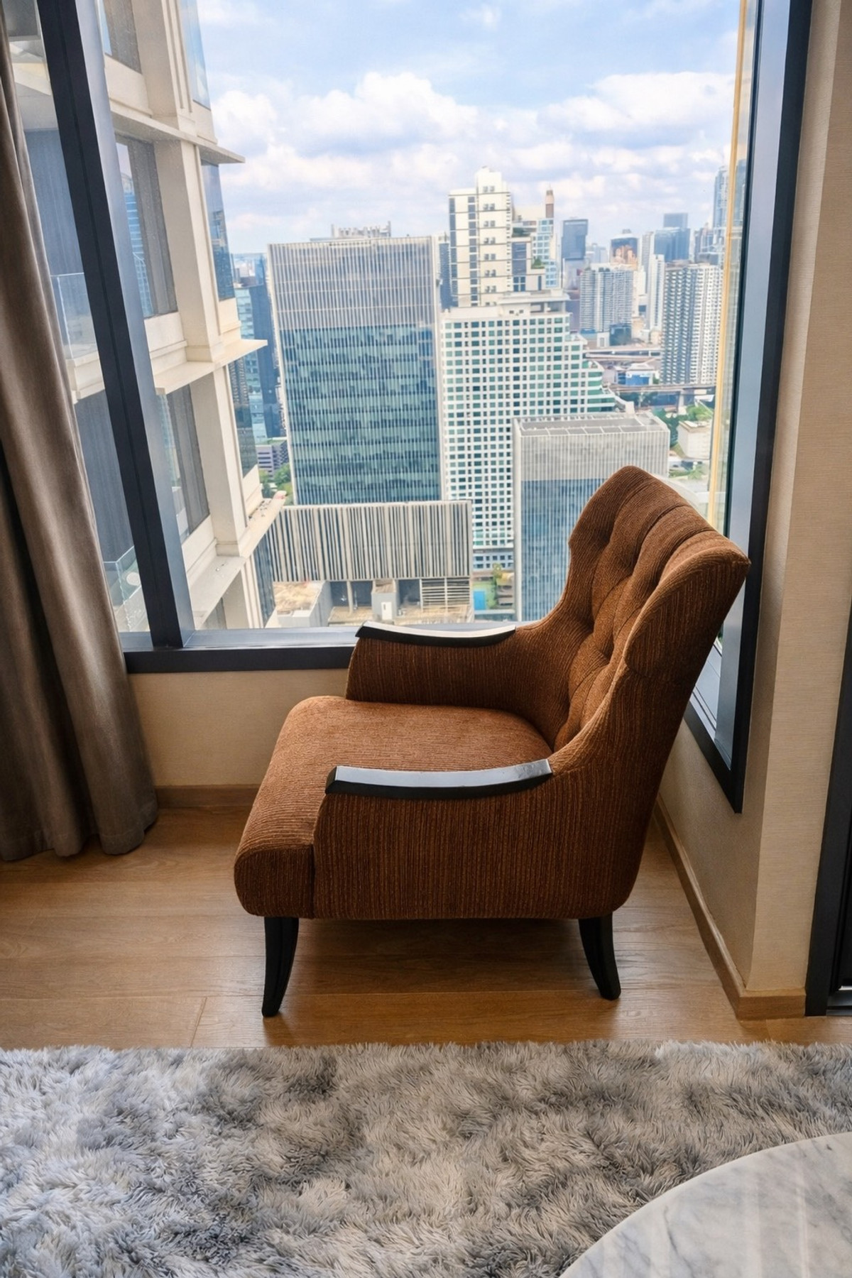 ให้เช่าคอนโดสุขุมวิท อโศก ทองหล่อ : ✨ Luxury Condo for Rent – The Esse Asoke  วิวเมืองเต็มตา โปร่ง โล่ง เป็นส่วนตัว