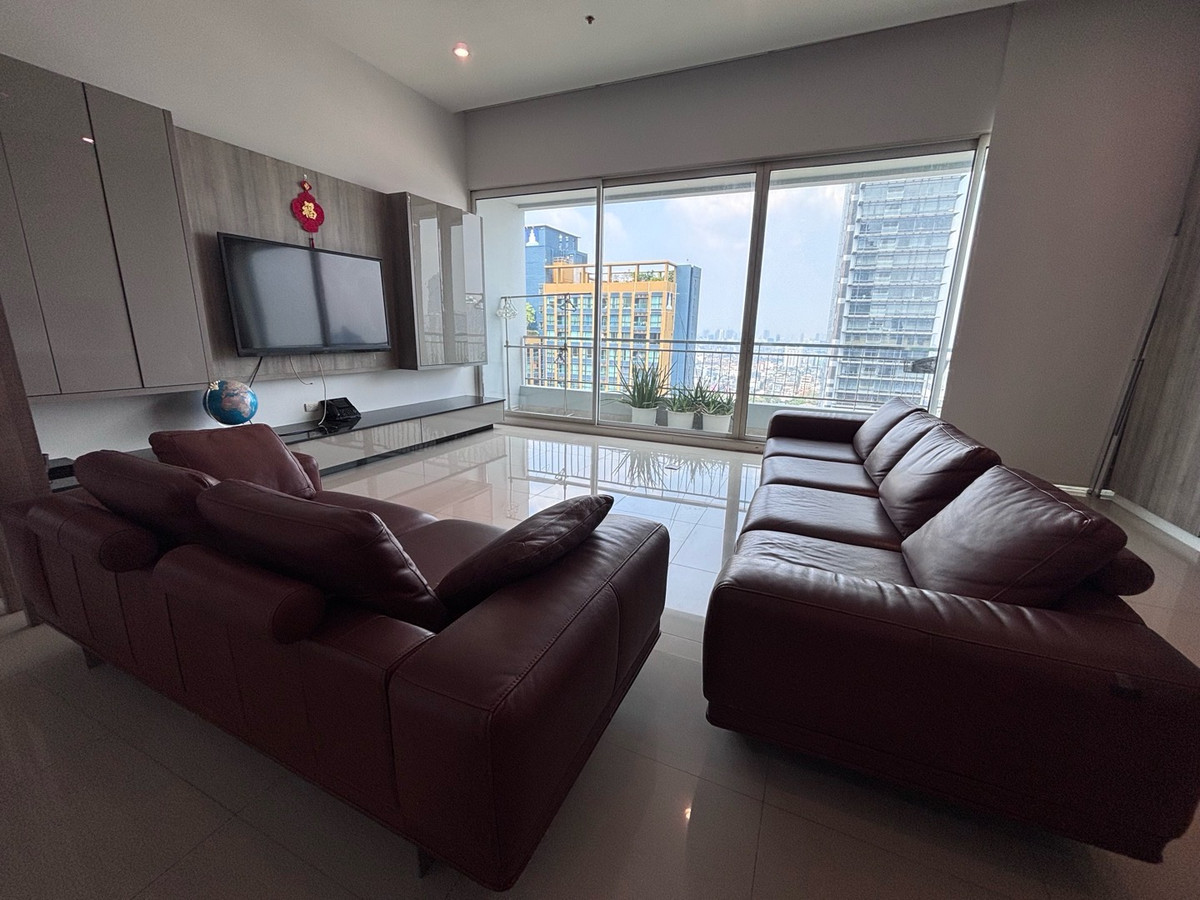 ให้เช่าคอนโดพระราม 9 เพชรบุรีตัดใหม่ RCA : ให้เช่า เพนท์เฮ้าส์ชั้น 30 Circle Condominium วิวเมืองสวยมาก เพดานสูง โปร่ง โล่ง หรู