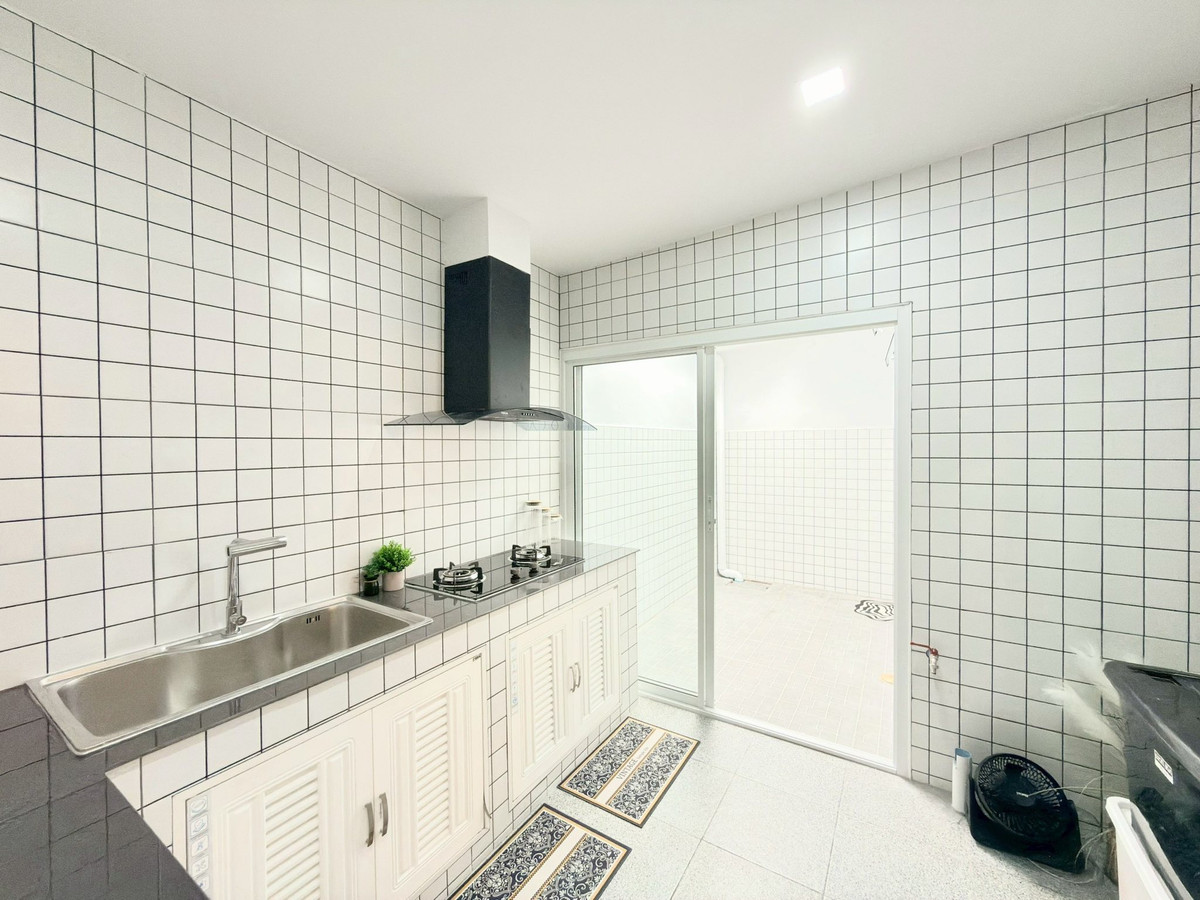 For SaleTownhomePattaya, Bangsaen, Chonburi : Siam Country Club - Soi Phonprapanimit 15 / 2 Bedrooms (FOR SALE) BEWN077