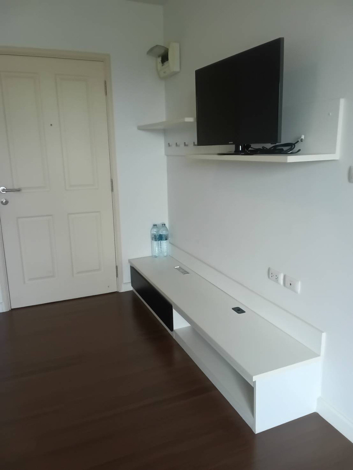 ขายคอนโดหัวหิน ประจวบคีรีขันธ์ : ขายถูกต่ำกว่าราคาประเมิน คอนโด บ้านคุ้นเคย หัวหิน ของแสนสิริ  พร้อมเฟอร์ฯ ครบ  1.64 ล้าน  วิวสระน้ำ และภูเขา  อยู่ใจกลาง หัวหิน  ใกล้ ตลาดซิคาด้า  