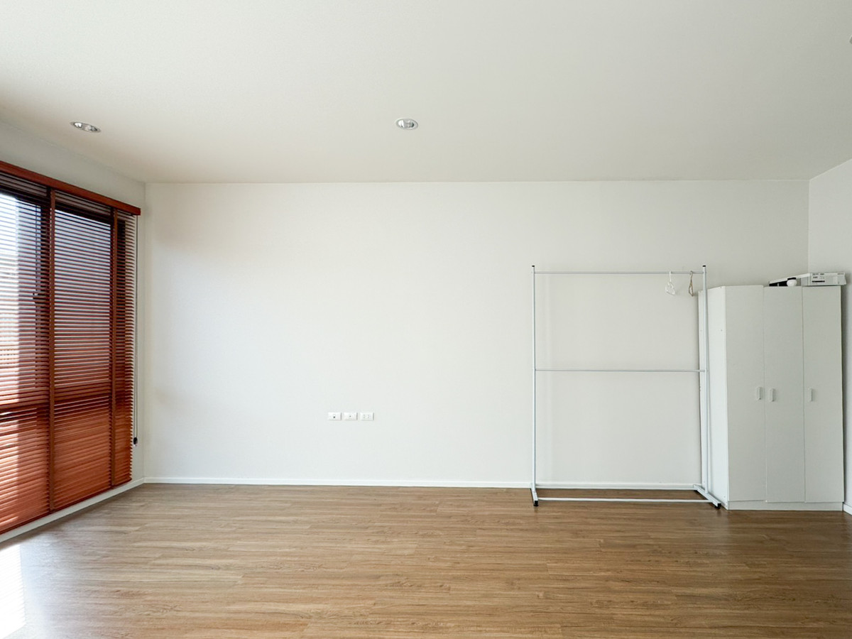 For RentTownhomeMin Buri, Romklao : 3-story townhome for rent, ready to move in. Near Wellington International School Suvarnabhumi Airport 🛫