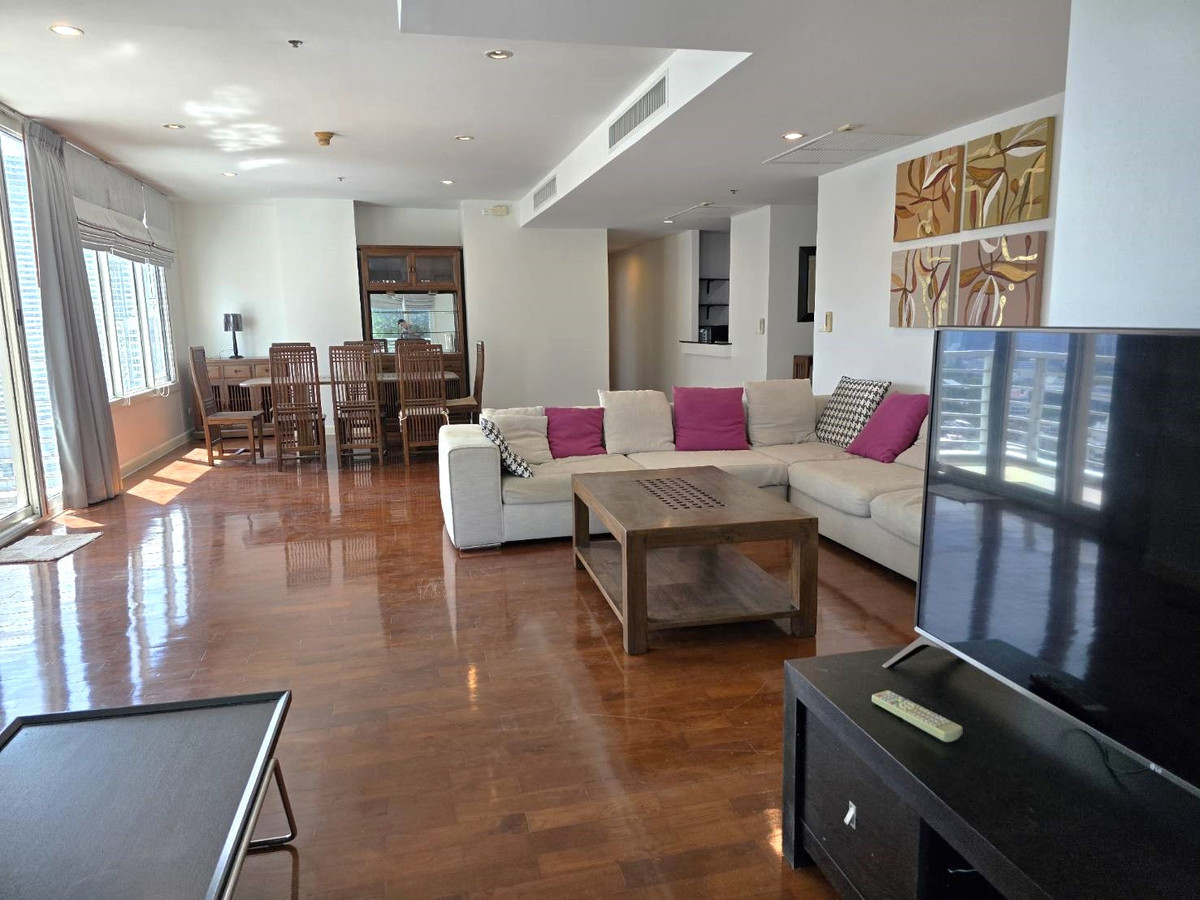 ให้เช่าคอนโดสุขุมวิท อโศก ทองหล่อ : ✨𝙎𝙥𝙖𝙘𝙞𝙤𝙪𝙨 𝙇𝙖𝙮𝙤𝙪𝙩✨ 𝗦𝗜𝗥𝗜 𝗥𝗘𝗦𝗜𝗗𝗘𝗡𝗖𝗘 คอนโดห้องใหญ่ ชั้นสูง วิวสวย เพียงไม่กี่นาที ถึง BTS พร้อมพงษ์