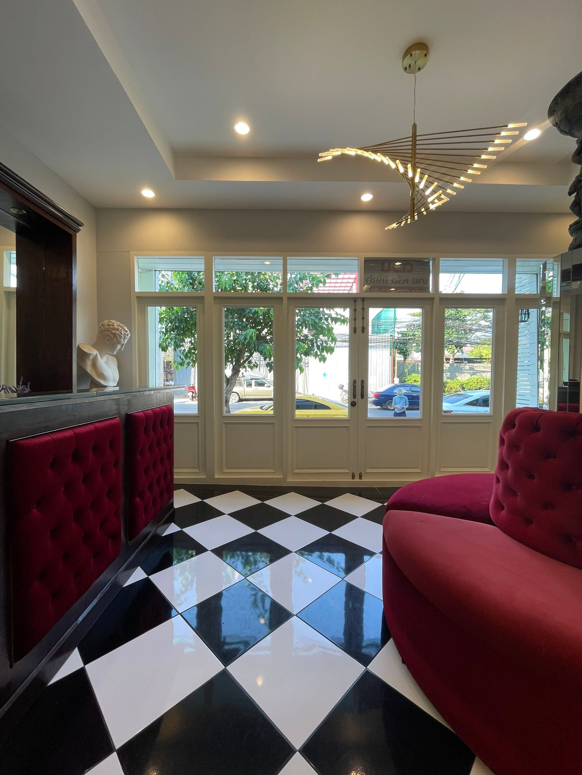 For RentShop HousePattanakan, Srinakarin : 3-storey commercial building for rent, next to Krungthep Kreetha Road, Soi 7, size 26 square meters, upper floor has 5 bedrooms, suitable for doing business. Beauty Clinic, Spa / Wellness, Full Service Beauty Salon Homey style cafe