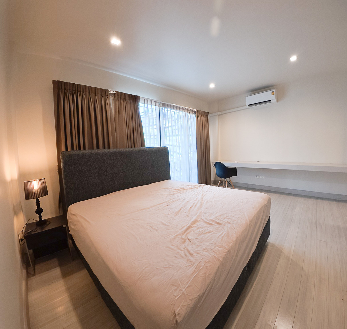 For SaleTownhomeSamut Prakan,Samrong : Cheap 3-story townhome for sale, Liabwongwaen Road, Bangna-On Nut, eco space project, near Mega Bangna, Ramkhamhaeng University 2.