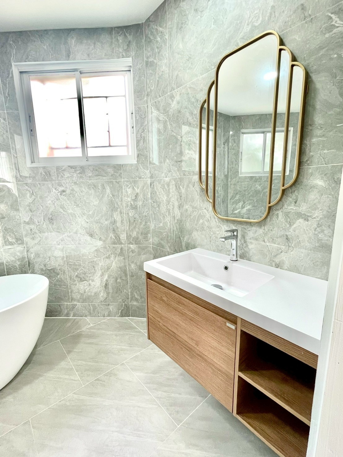 For SaleHousePattaya, Bangsaen, Chonburi : Park Avenue / 3 Bedrooms (For Sale), Park Avenue / 3 Bedrooms (FOR SALE) BEWN073