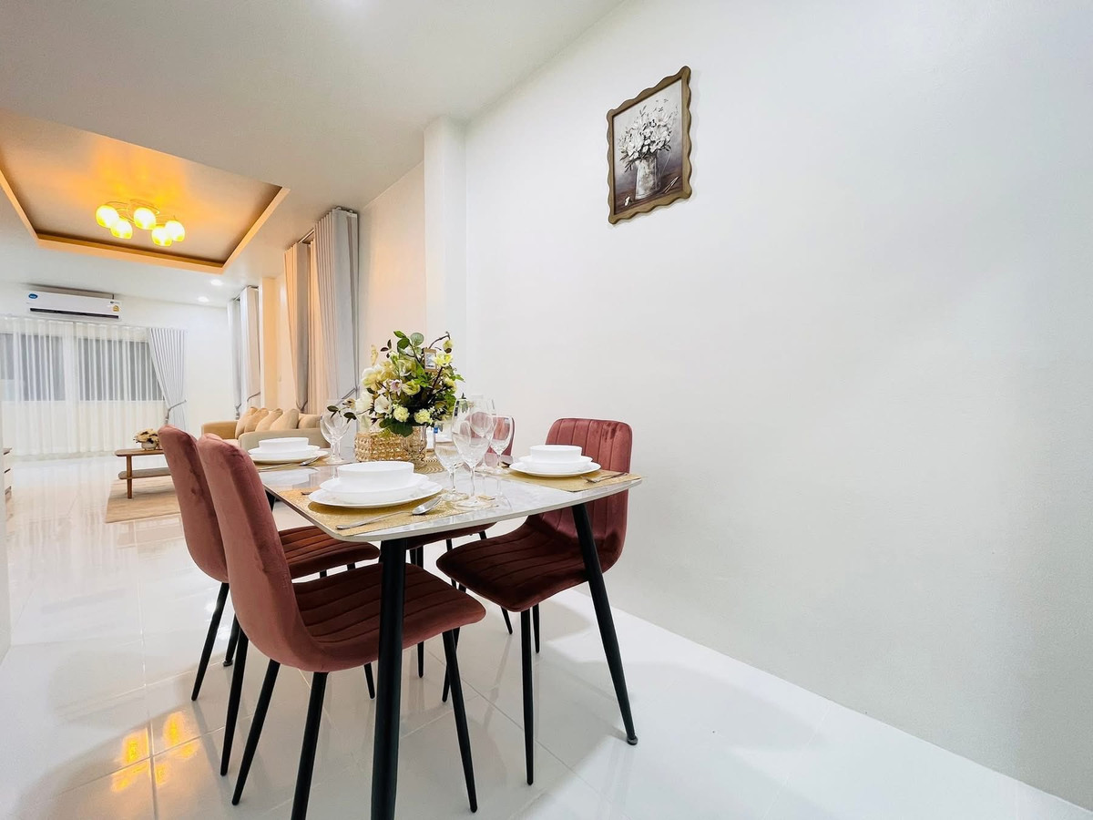 For SaleHousePattaya, Bangsaen, Chonburi : Ratanakorn Village 24 / 2 Bedrooms (FOR SALE) BEWN058