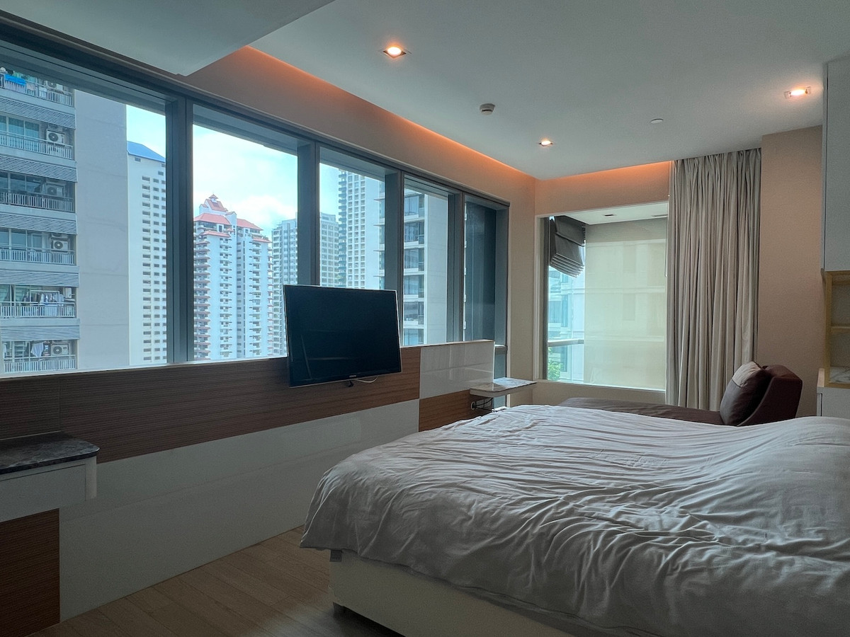 ขายคอนโดสุขุมวิท อโศก ทองหล่อ : คอนโด 2 ห้องนอน ดูแพล็กซ์ มีระเบียง ใกล้รถไฟฟ้าอโศก