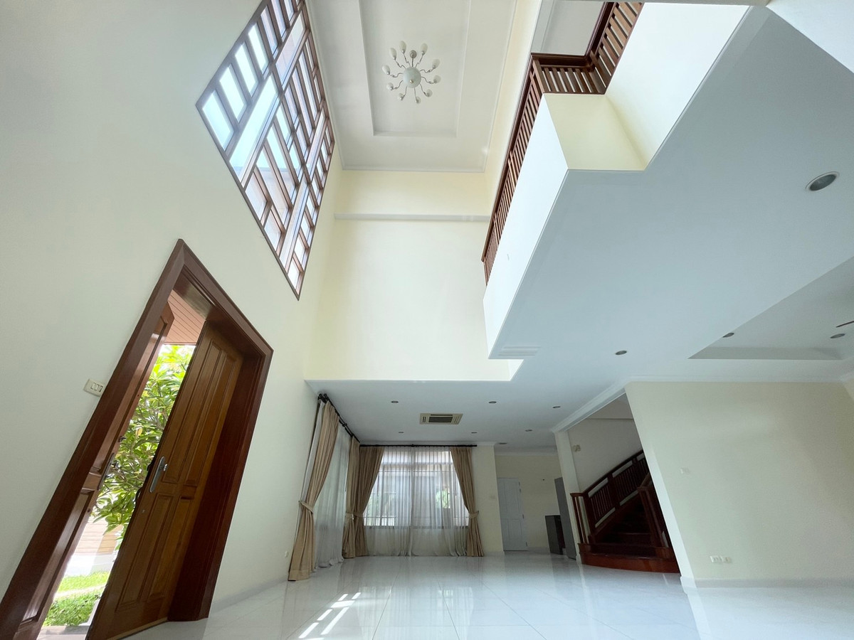 For RentHousePattanakan, Srinakarin : Single house for rent, Phatthanakan-Srinakarin, near Airport link Hua Mak, 5 bedrooms.