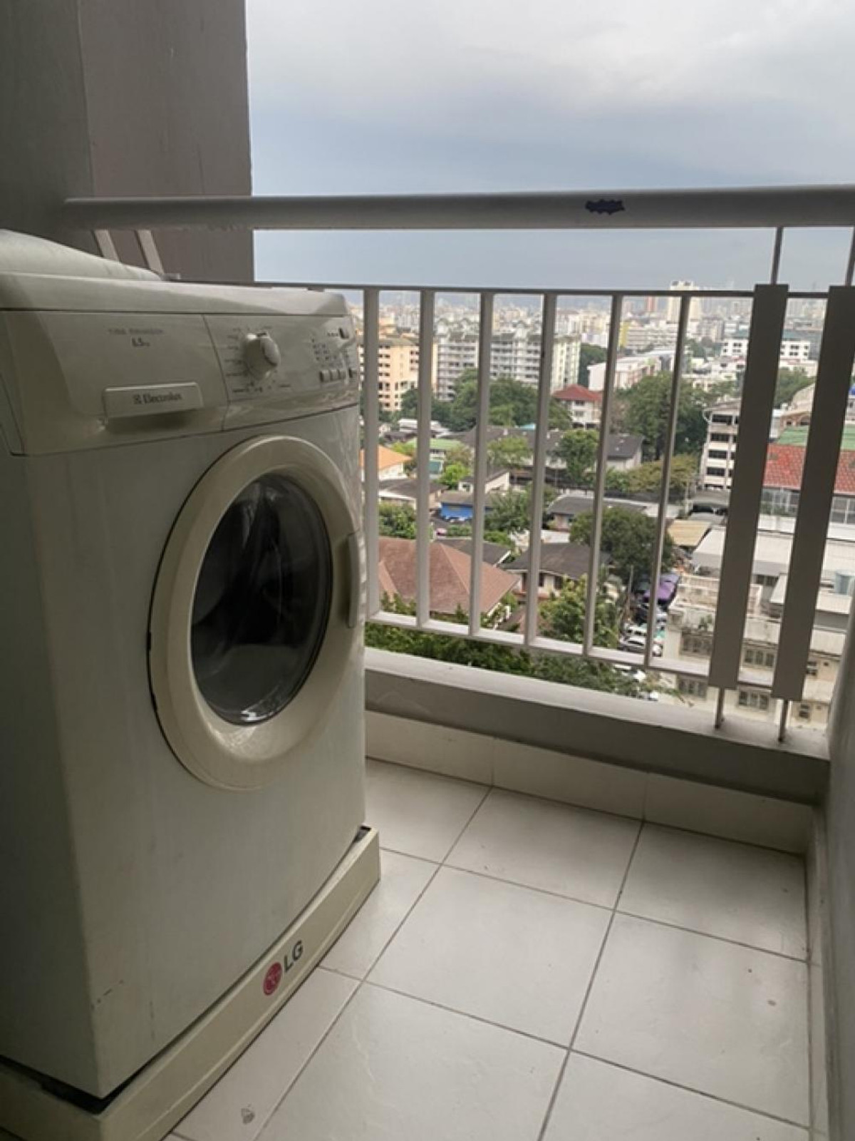 For RentCondoRatchadapisek, Huaikwang, Suttisan : 🔥 For rent RHYTHM RATCHADA (Rhythm Ratchada) 🔥 📍 Next to MRT Ratchadaphisek 🚆 Convenient travel