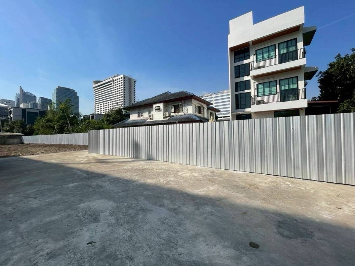 ขายที่ดินสุขุมวิท อโศก ทองหล่อ : ขายที่ดินพร้อมพงษ์ สุขุมวิท 31 เนื้อที่ 311.7 ตารางวา ราคา 385,000 บาท ต่อตารางวา