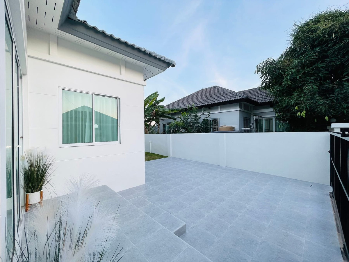 For SaleHousePattaya, Bangsaen, Chonburi : Ratanakorn Village 24 / 2 Bedrooms (FOR SALE) BEWN058