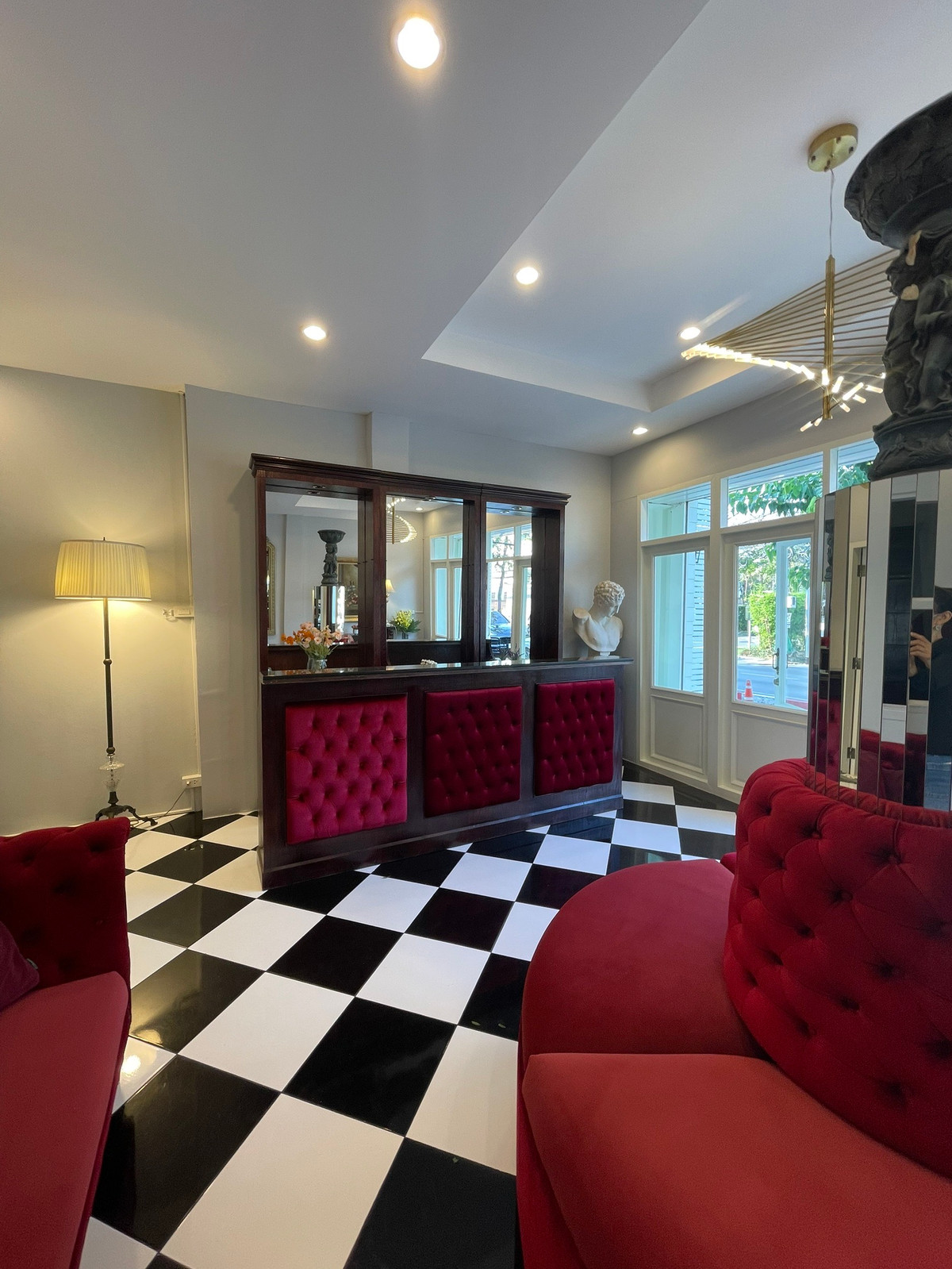 For RentShop HousePattanakan, Srinakarin : 3-storey commercial building for rent, next to Krungthep Kreetha Road, Soi 7, size 26 square meters, upper floor has 5 bedrooms, suitable for doing business. Beauty Clinic, Spa / Wellness, Full Service Beauty Salon Homey style cafe