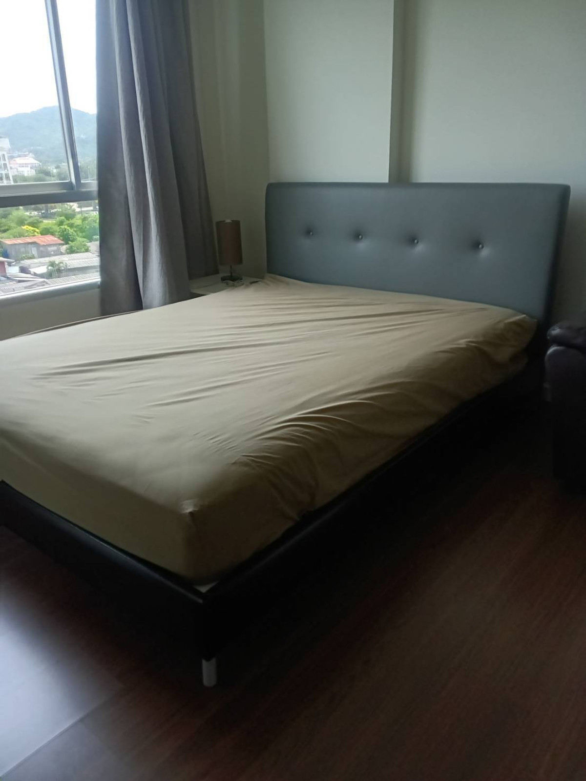 ขายคอนโดหัวหิน ประจวบคีรีขันธ์ : ขายถูกต่ำกว่าราคาประเมิน คอนโด บ้านคุ้นเคย หัวหิน ของแสนสิริ  พร้อมเฟอร์ฯ ครบ  1.64 ล้าน  วิวสระน้ำ และภูเขา  อยู่ใจกลาง หัวหิน  ใกล้ ตลาดซิคาด้า  